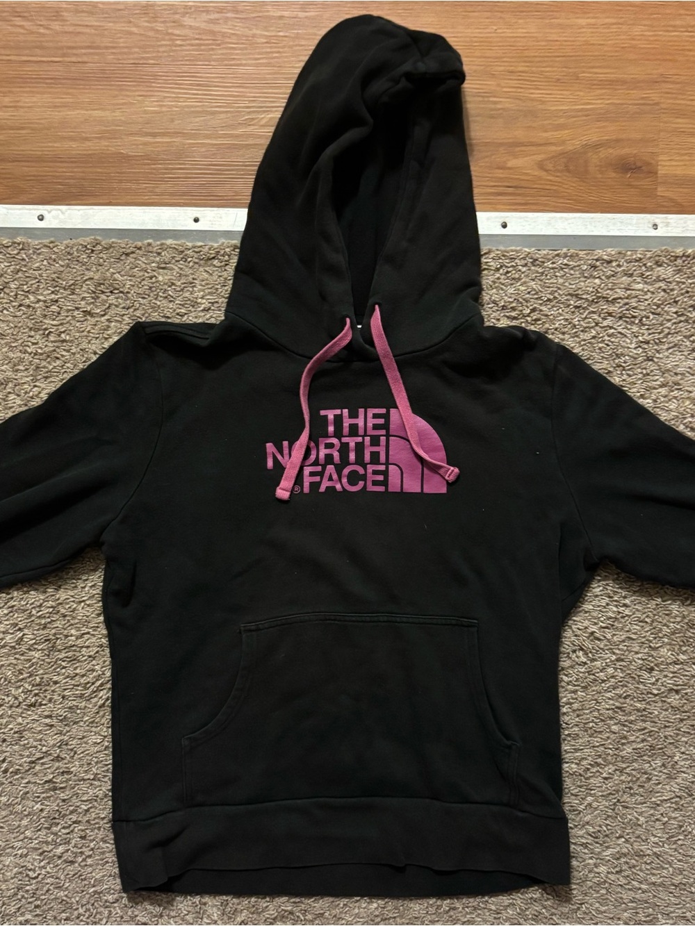 The North Face Women's Lg Black Hoodie with Pink Logo Pink Drawstring Like New - Picture 6 of 8
